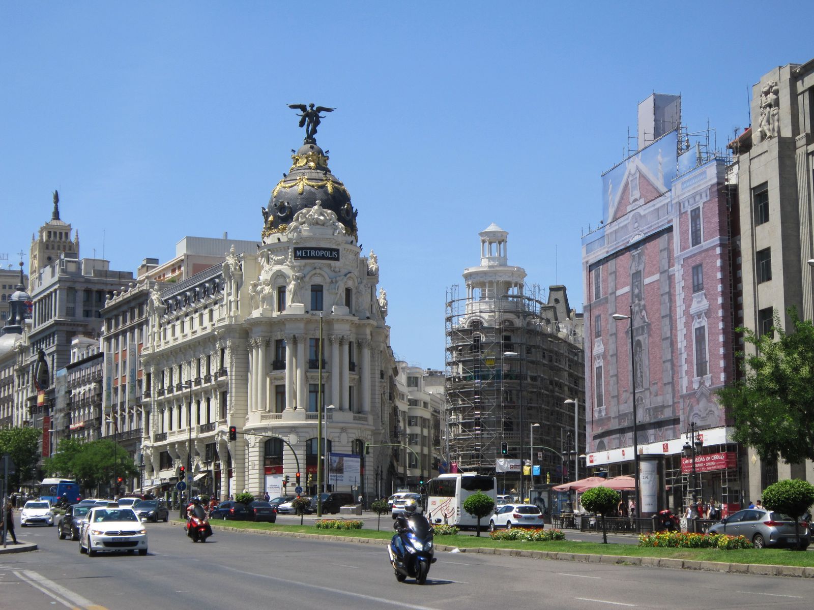 Cazare în Madrid: Gran Vía și clădirea Metrópolis