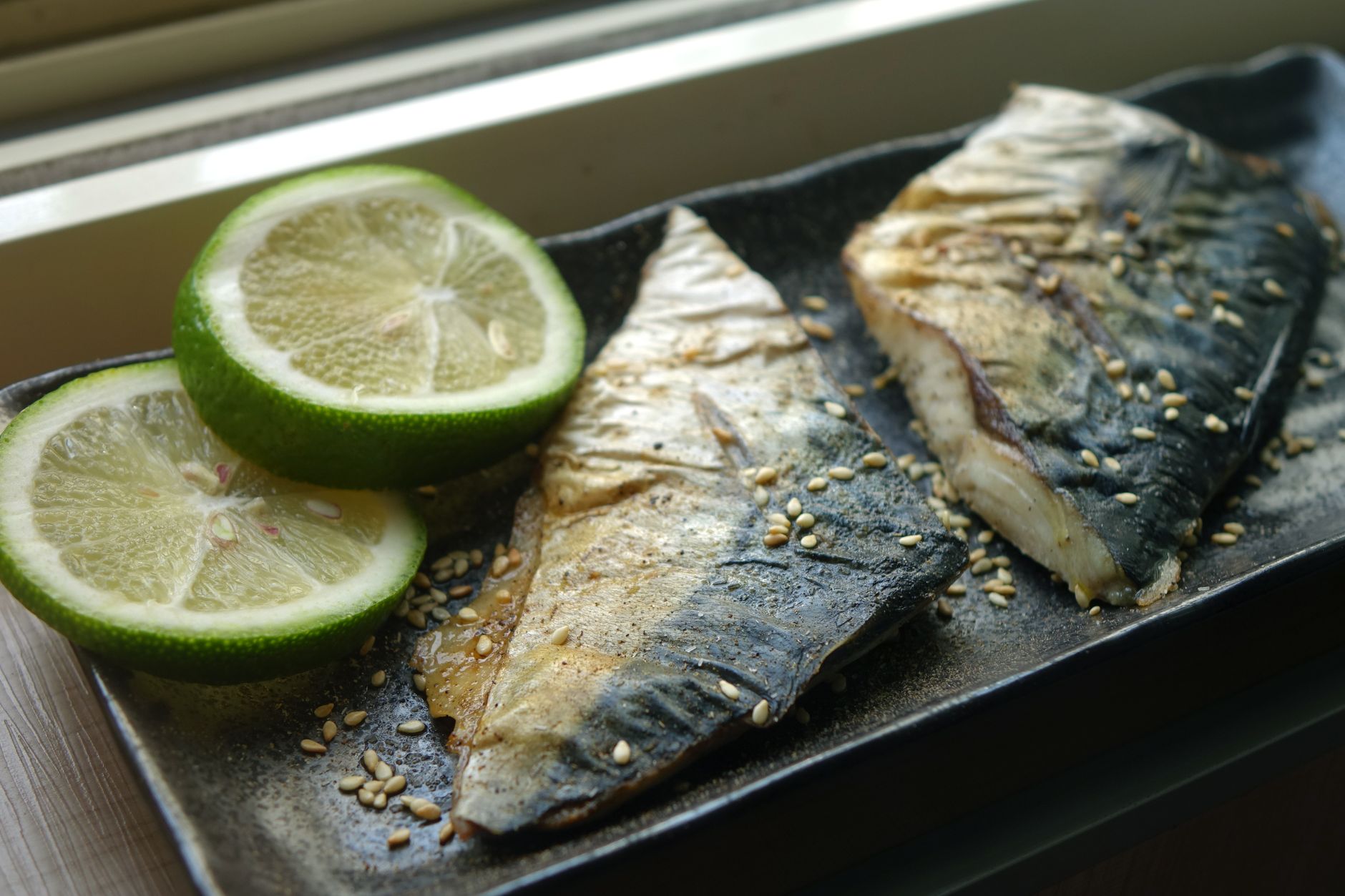 Pescado al Horno con Verduras Pescado al horno en bandeja con vegetales