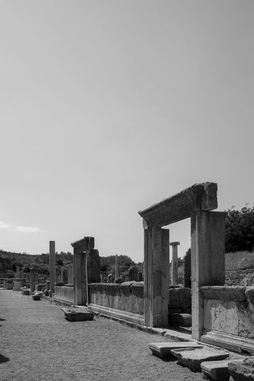 Free Monochrome photo of historic ruins under a bright sky, showcasing ancient architecture. Stock Photo