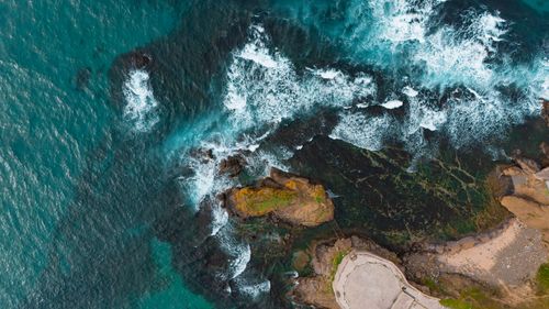 Free Stunning aerial view of the Turkish coastline with waves crashing on rocky shores, capturing the essence of nature. Stock Photo