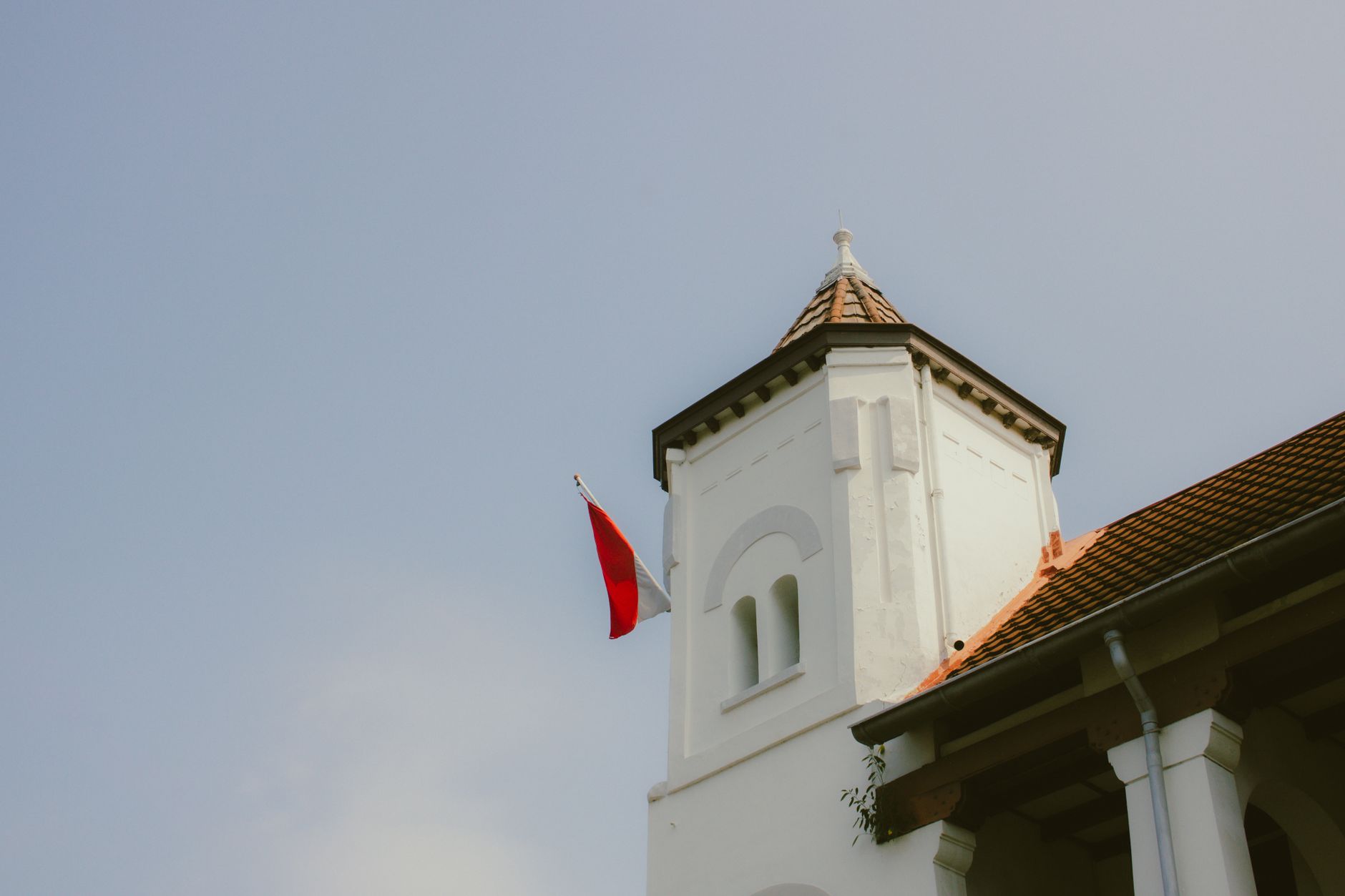 Bentuk Penghormatan Terakhir, PDIP Instruksikan Kibarkan Bendera Setengah Tiang atas Wafatnya Guruh Soekarnoputra