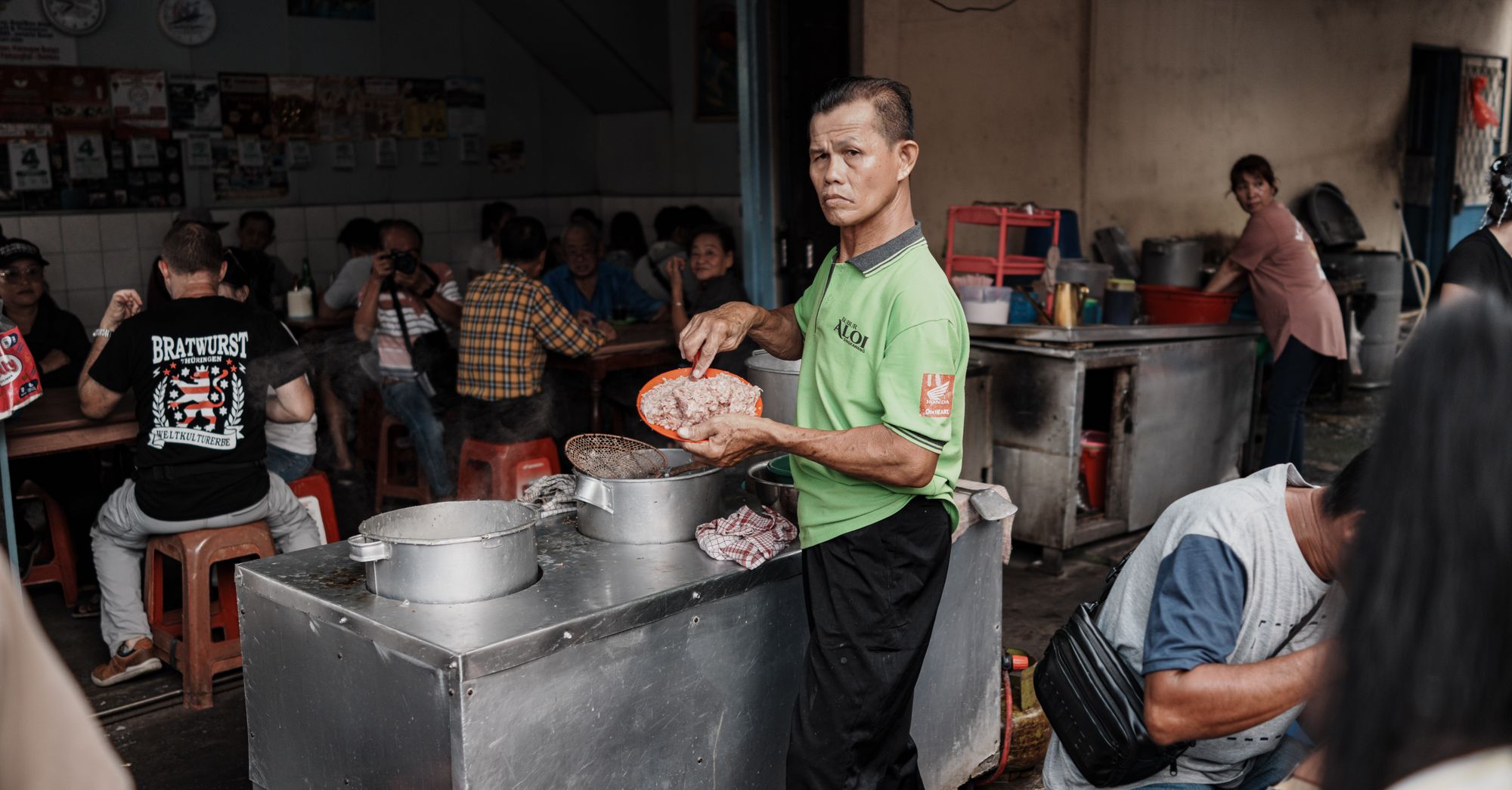 Indonesia Opens 480 Free-Meal Kitchens Despite Budget Cuts