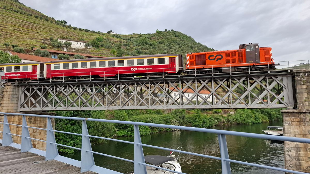 Itinéraire slow en train régional dans le nord du Portugal entre gîtes ruraux et villages viticoles 2026