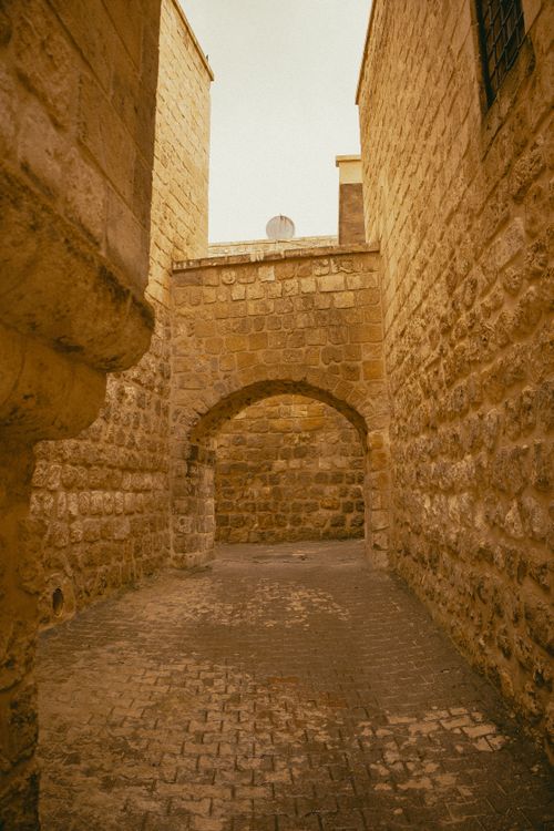 Free Ancient stone alley in Mardin, showcasing historic architecture and Middle Eastern charm. Stock Photo
