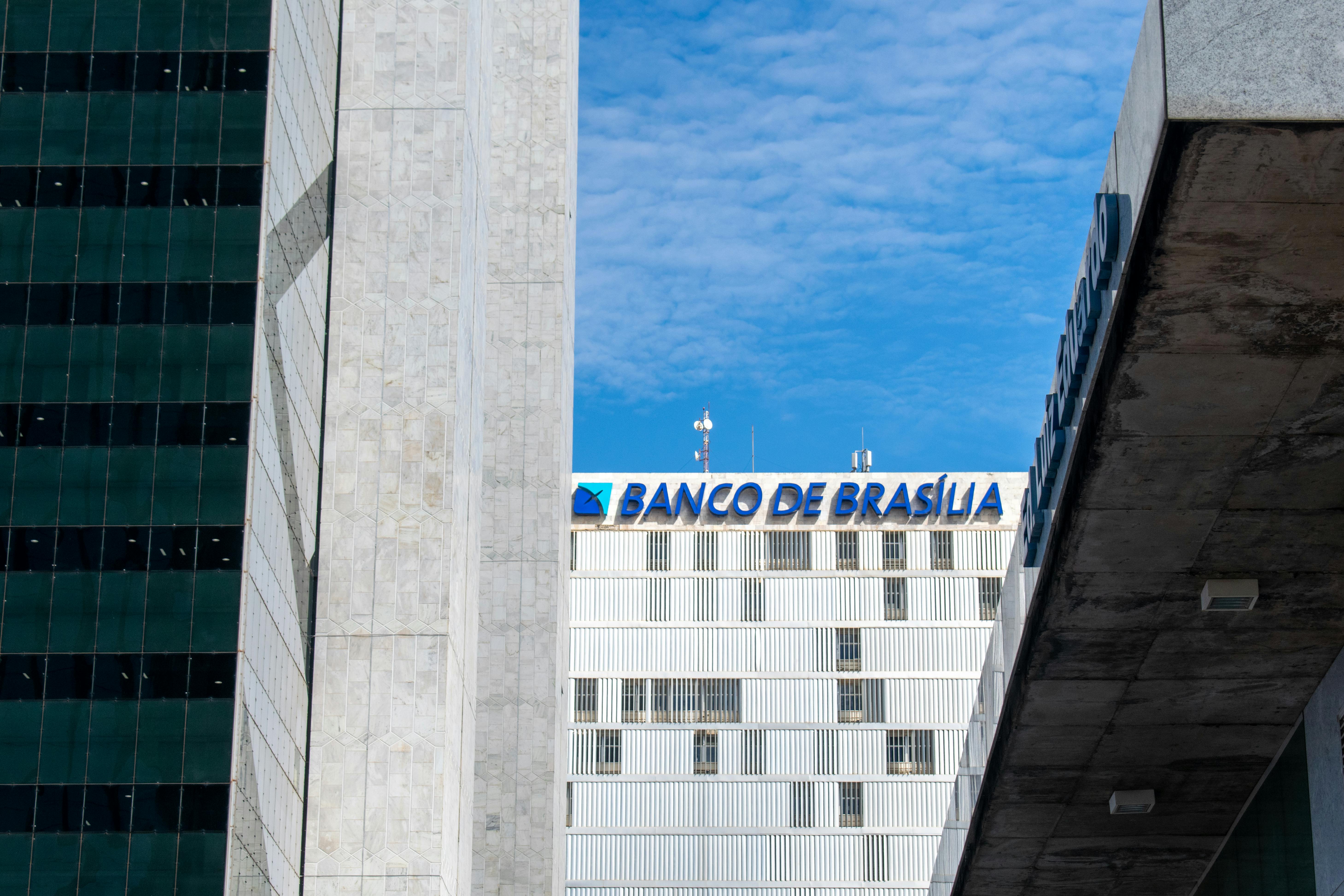 ECB holds interest rates but keeps June hike in play as war drags on — Photo by Matheus Natan on Pexels