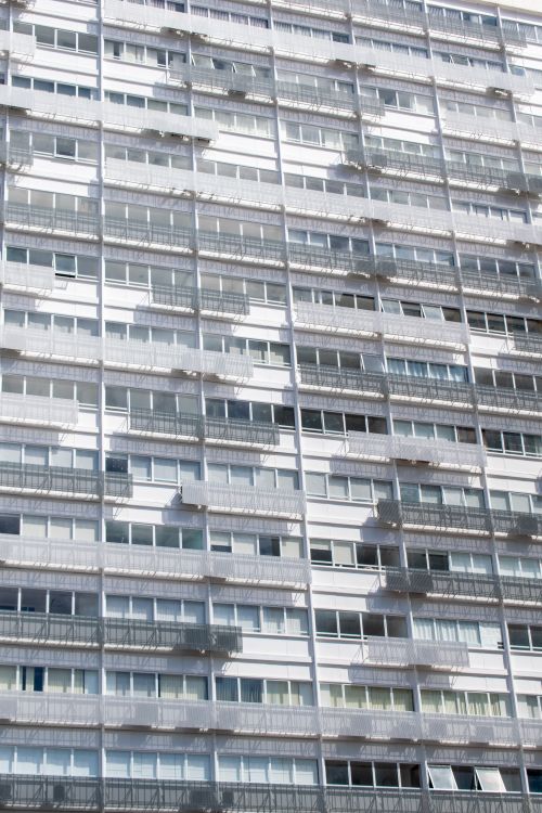 Free Modern high-rise building facade with balcony details in Distrito Federal, Brasil. Stock Photo