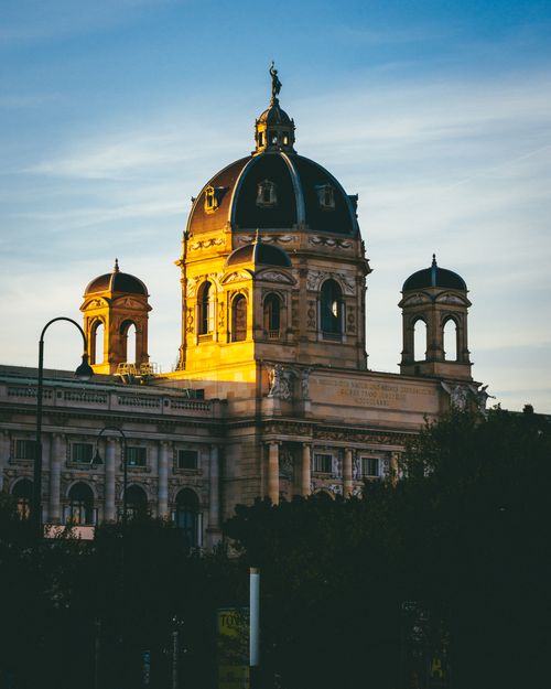 Free Stunning view of a historic building bathed in sunset light, perfect for travel portfolios. Stock Photo