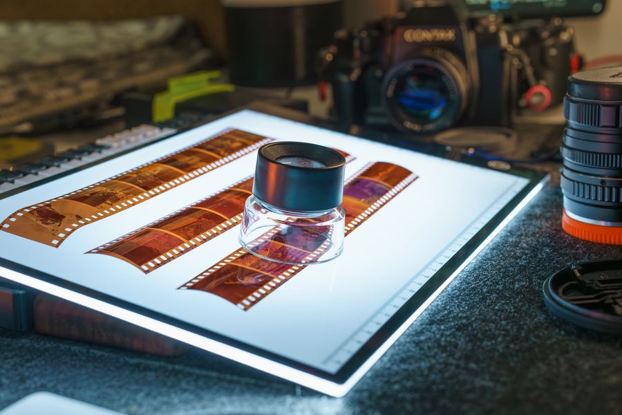 Film şeritleri ve fotoğraf ekipmanları