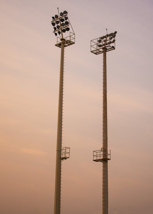 Foto profissional grátis de estádio, luzes