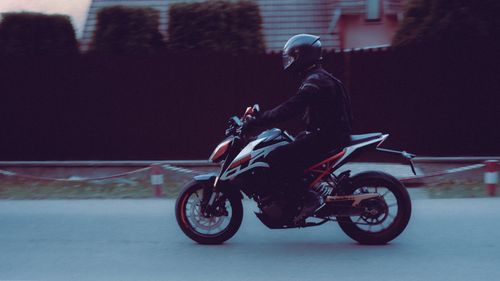 Free Dynamic side profile of a motorcyclist riding at dusk, highlighting speed. Stock Photo
