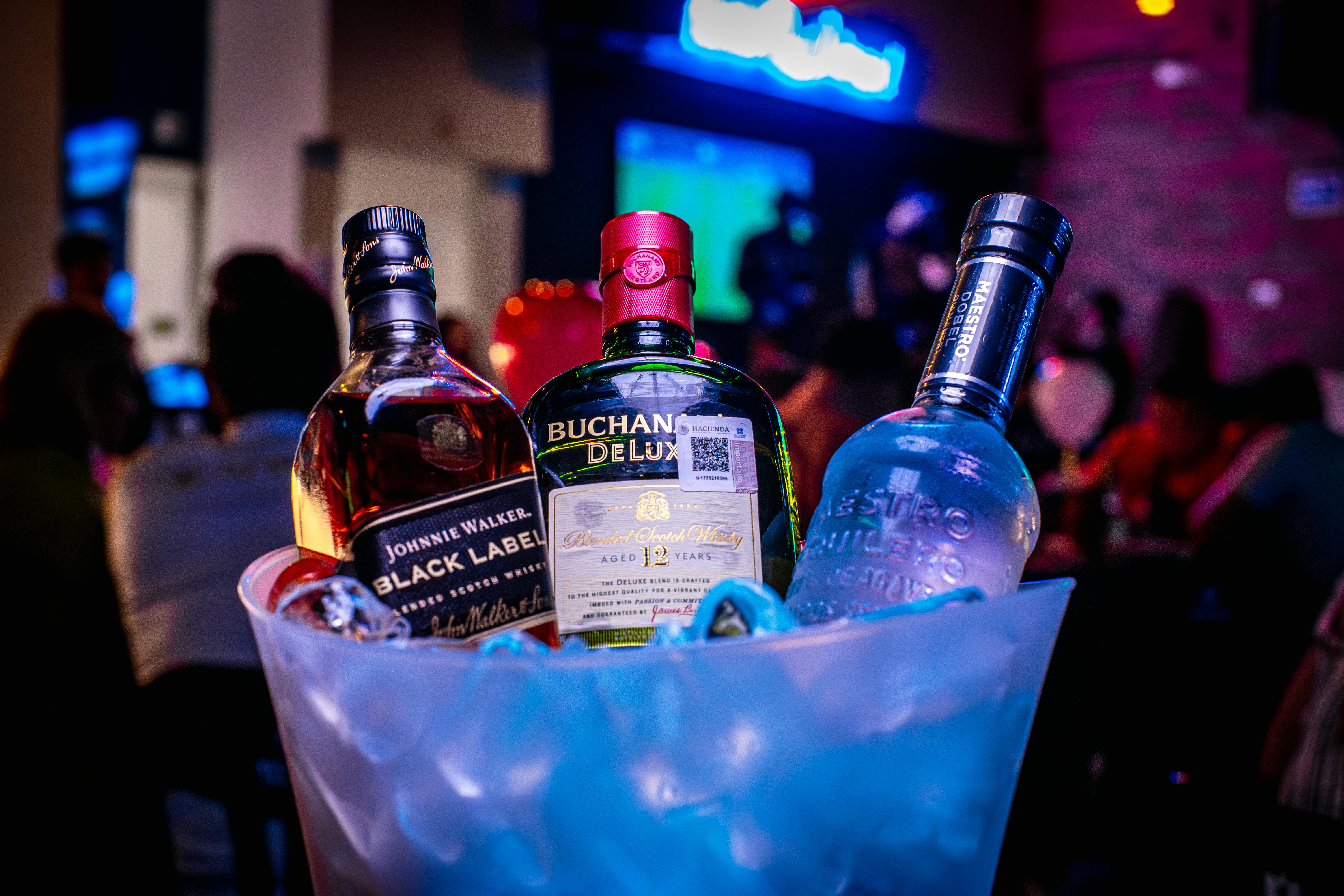 General Sports Bar to open at Edina's 50th &amp; France this summer — Photo by Low and Slow Life on Pexels