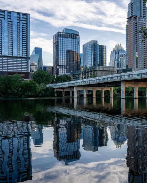 Free Capture of the Austin, Texas skyline reflecting in Lady Bird Lake during a serene day. Stock Photo