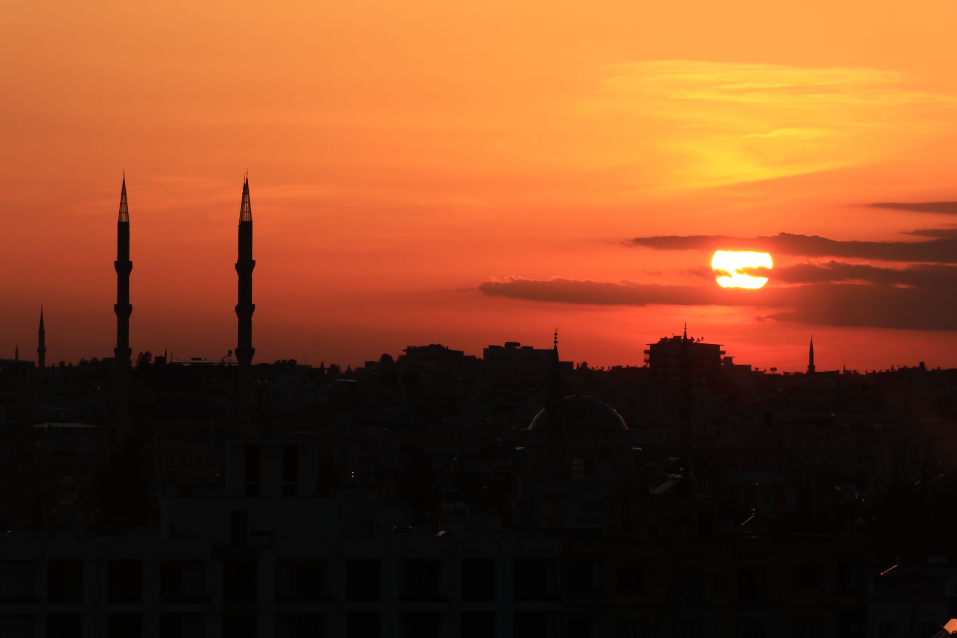Capturing Golden Hours with Smartphone Cameras