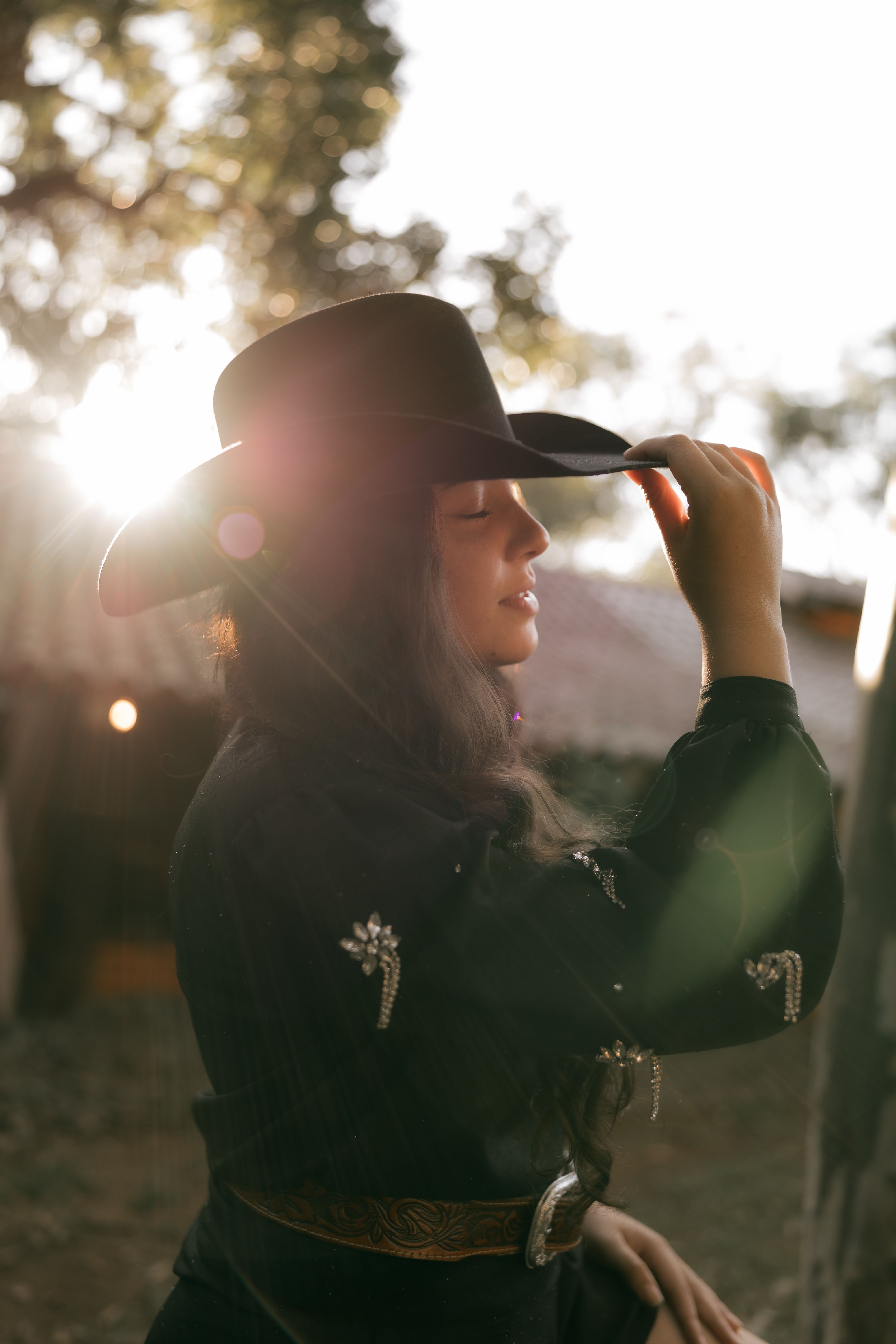 Portrait if Woman in Black Dress and Wide Brim Hat · Free Stock Photo
