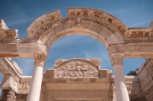 Free Ornate ancient Roman arch and column detail from the Temple of Hadrian in Ephesus, Türkiye. Stock Photo