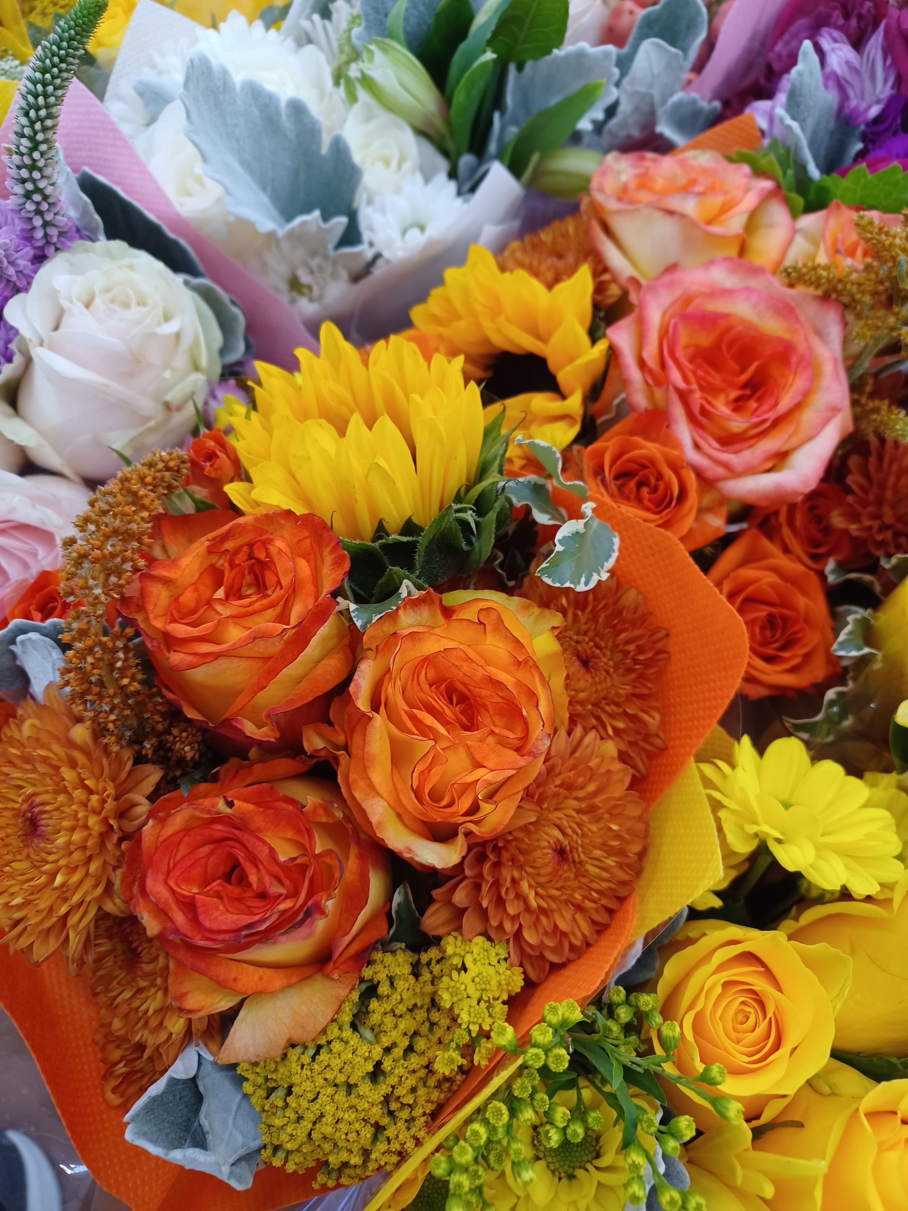 [ColoSach]-colorful-floral-bouquets-featuring-roses,-sunflowers,-and-chrysanthemums-in-bright-hues.