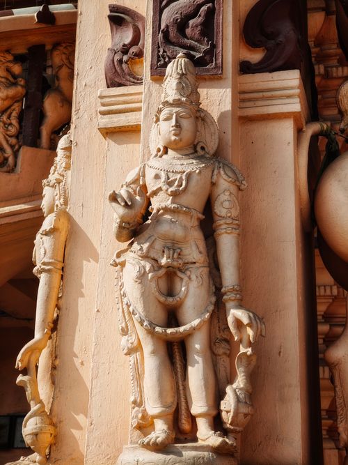 Free Detailed stone sculpture on ancient Indian temple facade, showcasing craftsmanship. Stock Photo