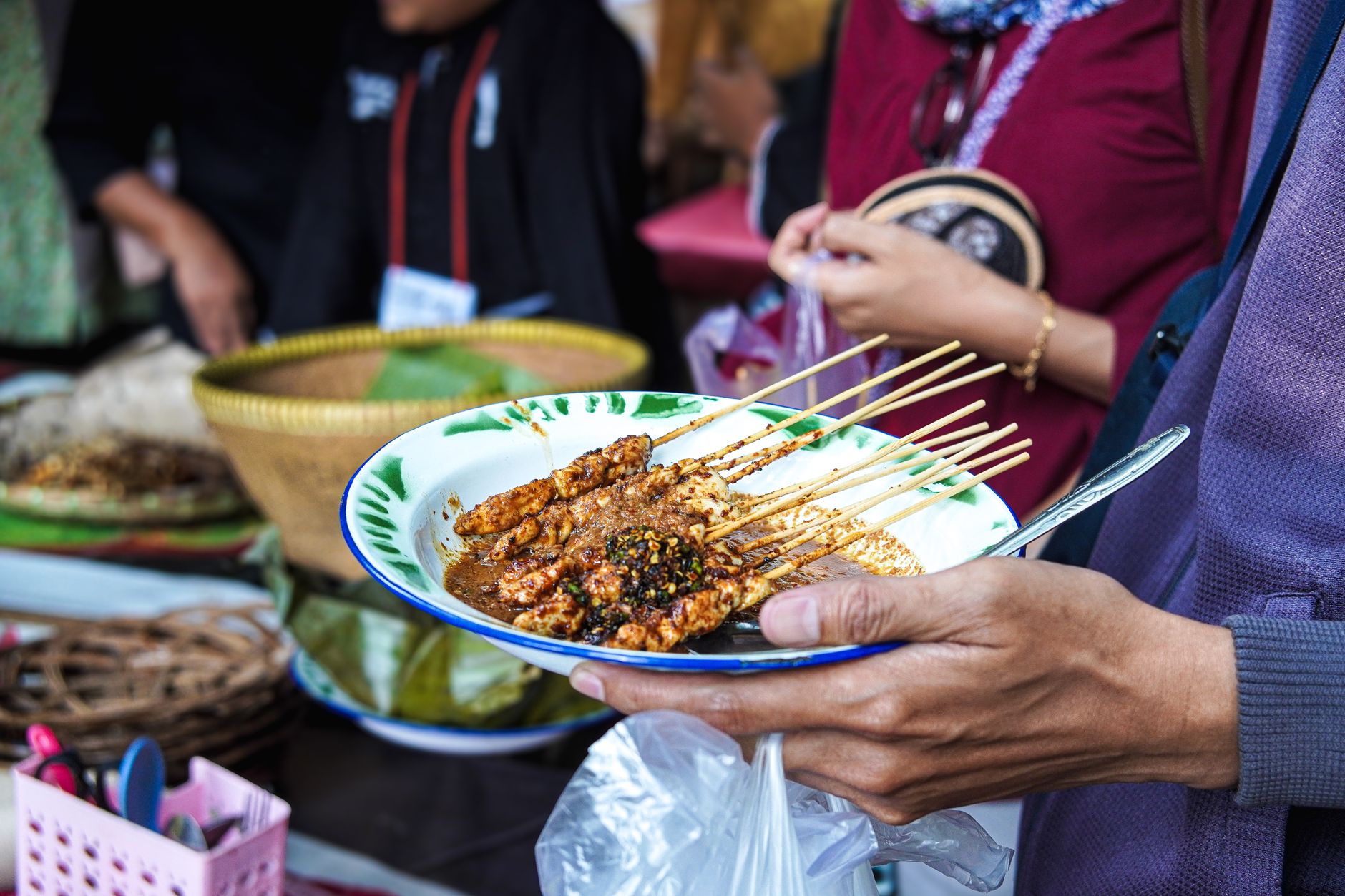 Mengulas Rasa Lokal di Pedagang Kaki Lima Tersembunyi Saat Traveling