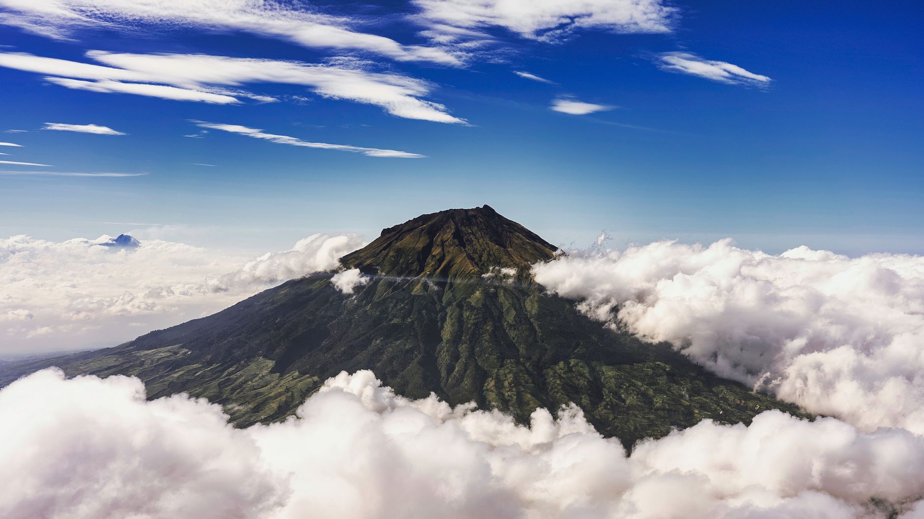 Menyelami Keindahan Gunung Ciremai di Kuningan, Jawa Barat: Panduan Lengkap untuk Petualangan Alam