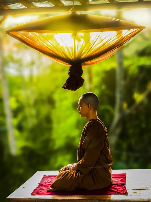 Free Monk Meditating Stock Photo