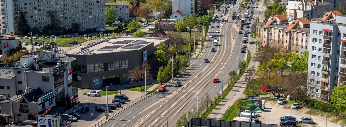 Aerial shot of Wrocław cityscape with bustling roads and residential buildings in spring.