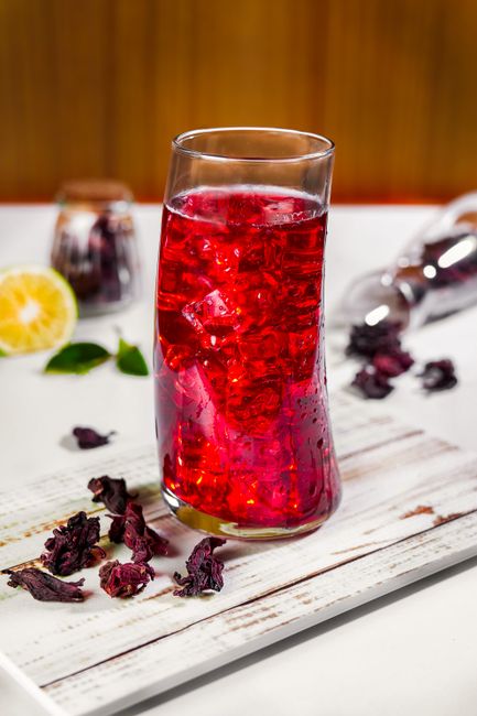 hibiscus tea glass with ice and dried hibiscus flowers