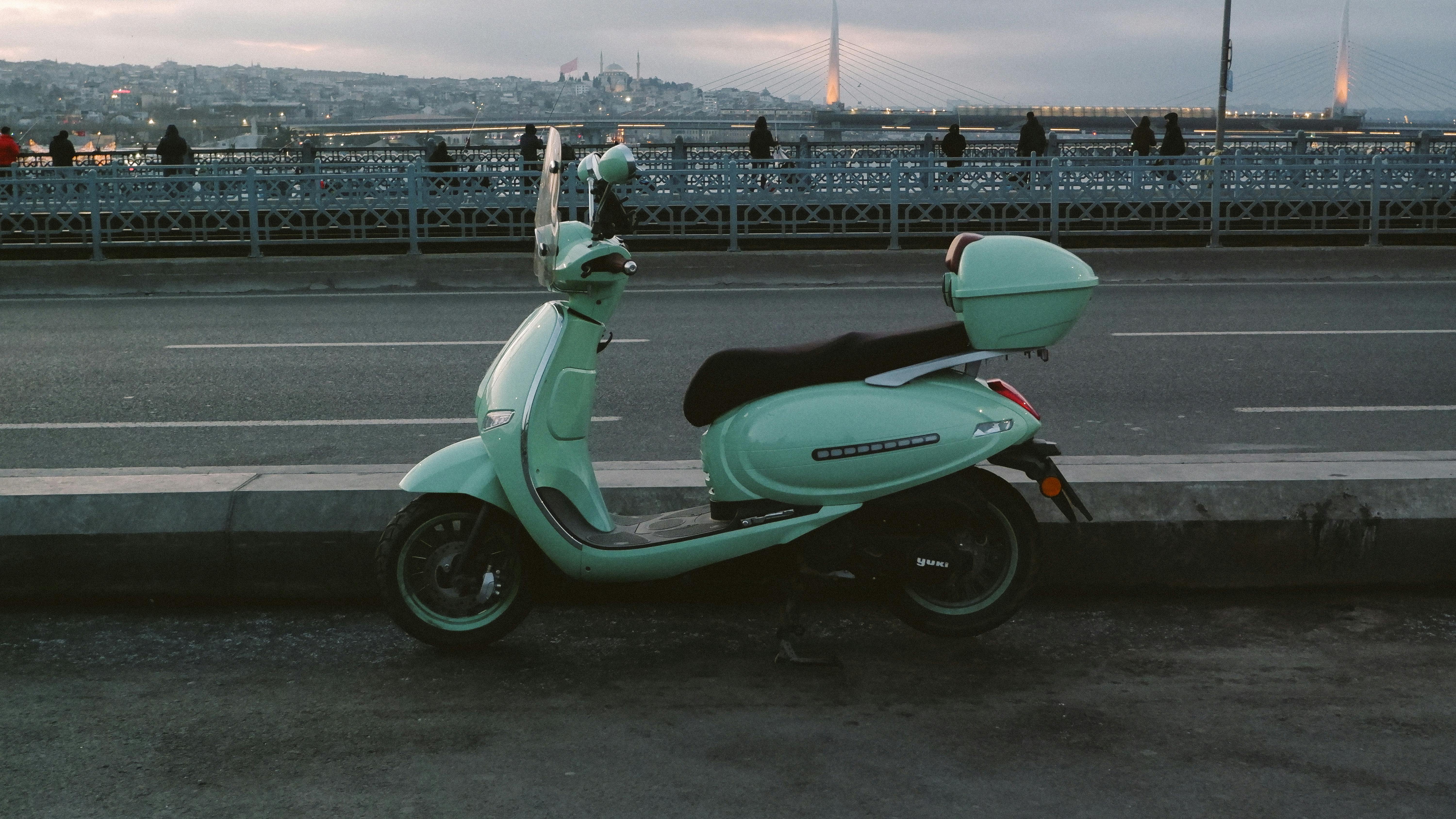 ContiScoot: over 30 Tire Sizes for Urban Mobility and Everyday Commuting — Photo by Neslihan Ercan on Pexels