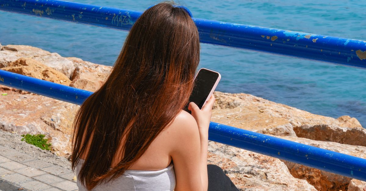 Γιατί πονάει το σαγόνι μου μετά από πολύωρη ομιλία στο τηλέφωνο;