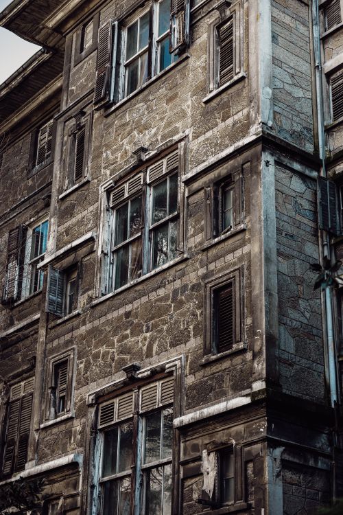 Free A weathered historic building facade in Istanbul, showcasing rustic charm and vintage architecture. Stock Photo