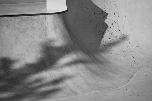 Free Artistic shadows cast on a skate ramp in black and white, emphasizing abstract textures. Stock Photo