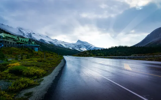 Icefields Parkway between Banff and Jasper