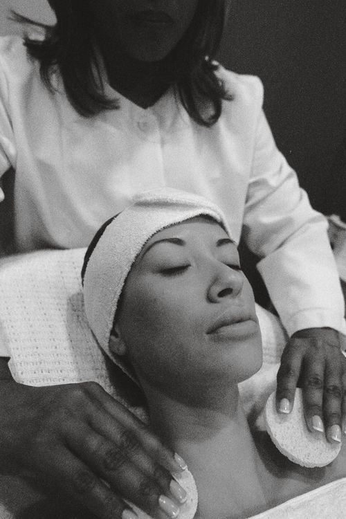 Free A serene facial massage session captured in black and white, emphasizing relaxation and skincare. Stock Photo