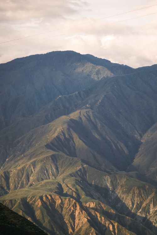 Free Captivating view of a mountain range bathed in gentle golden light at dusk. Stock Photo