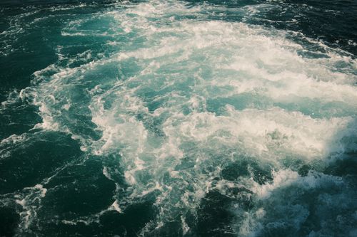 Free Captivating view of turquoise ocean waves, showcasing the dynamic and natural beauty of water. Stock Photo