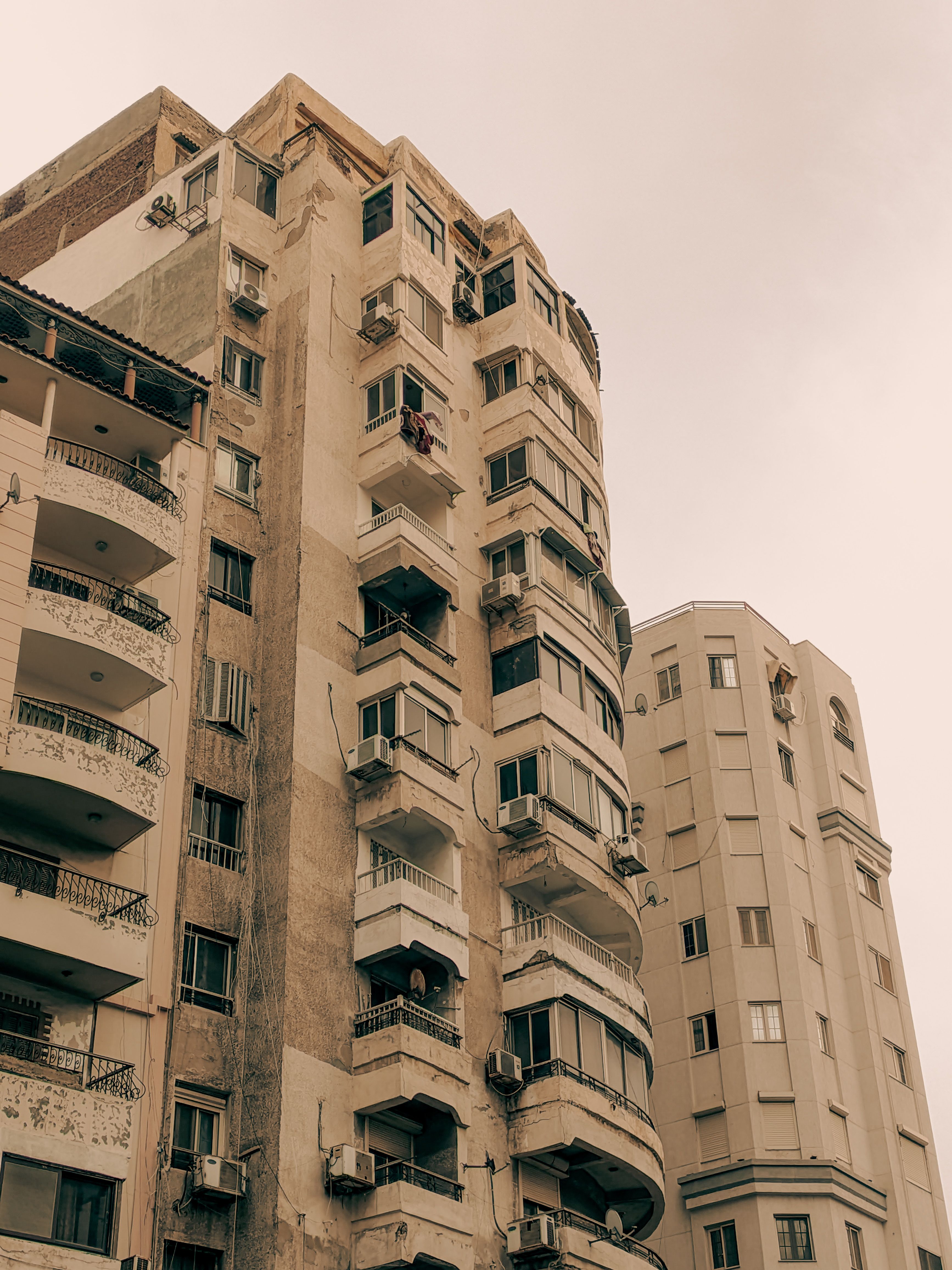 Vintage High-Rise Buildings in Urban Settings · Free Stock Photo