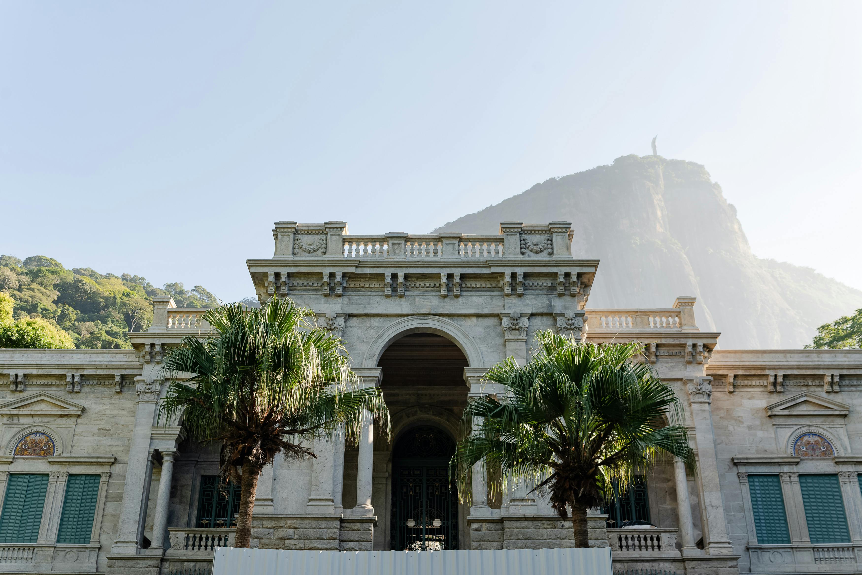 Brazil Central Bank Trims Interest Rates Again, Eyeing Iran Conflict — Photo by Vinícius Vieira ft on Pexels
