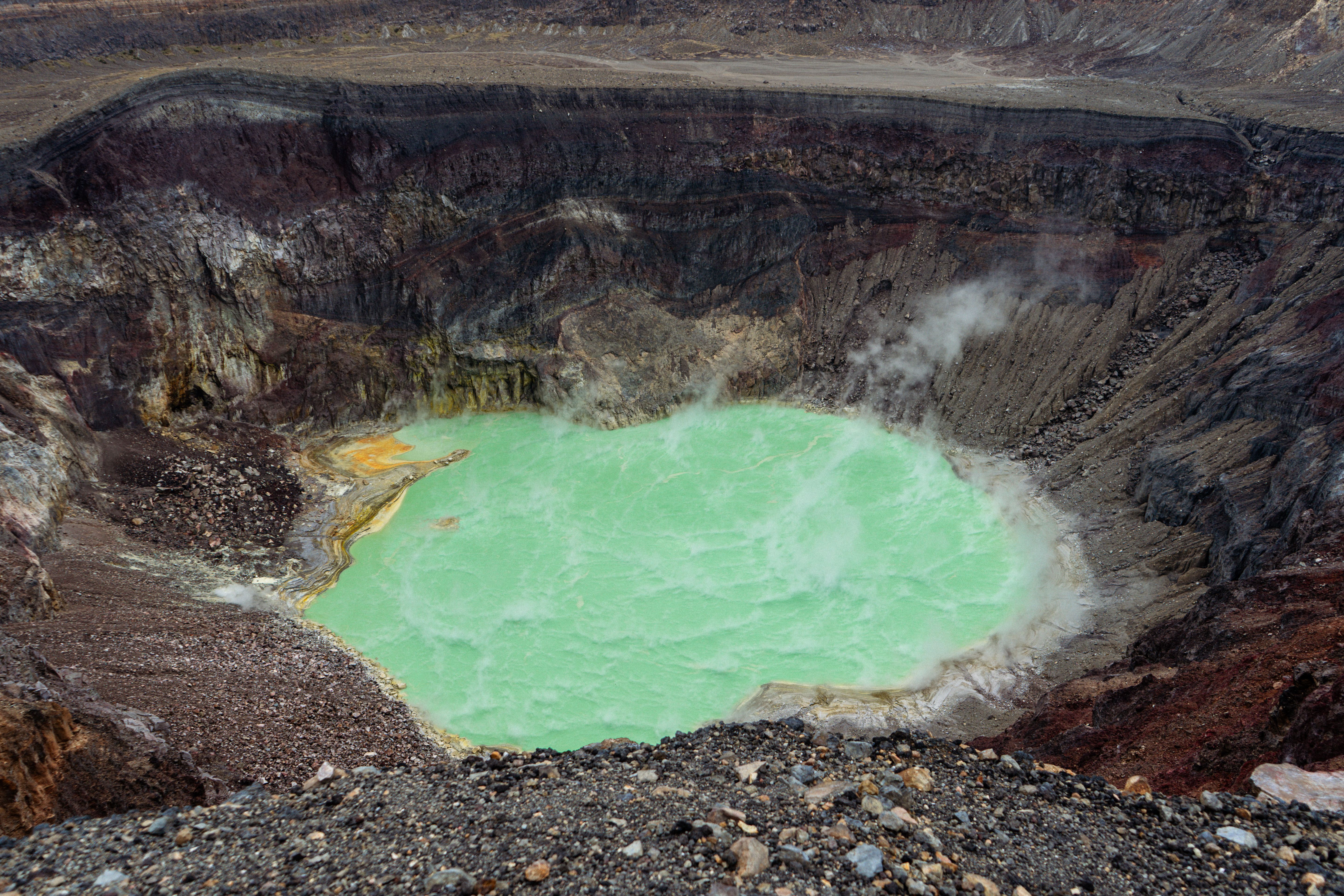 Fenomena Unik: Mengapa Air Kawah Putih Bisa Berubah Warna? - ciwidey white crater