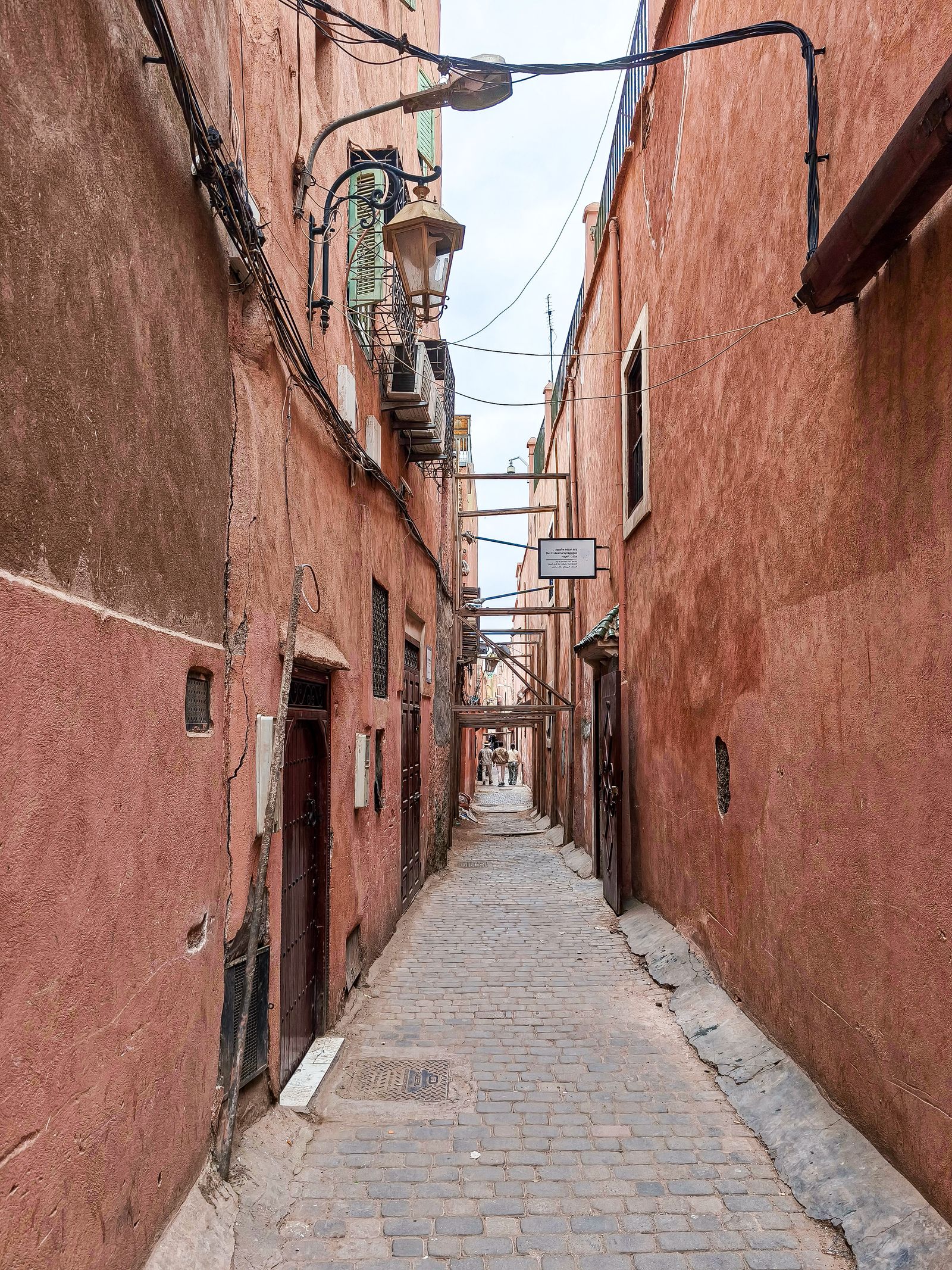 Marrakech airport transfer arrival near a riad in Marrakech Medina