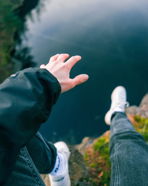 Darmowe zdjęcie z galerii z błękitne góry, buty, fotografia szerokokątna