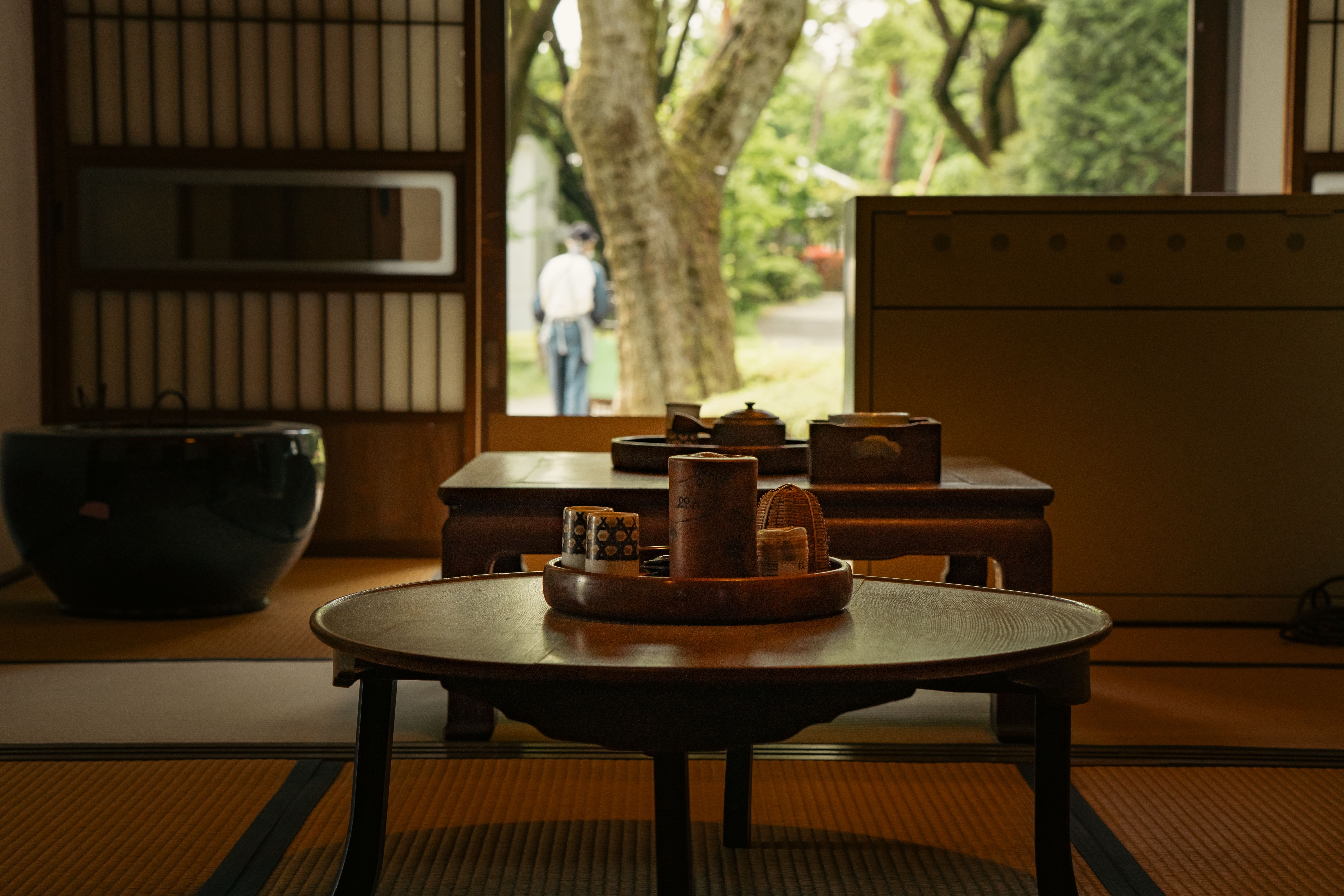Illustration of 5 essential pieces of minimalist Japanese furniture