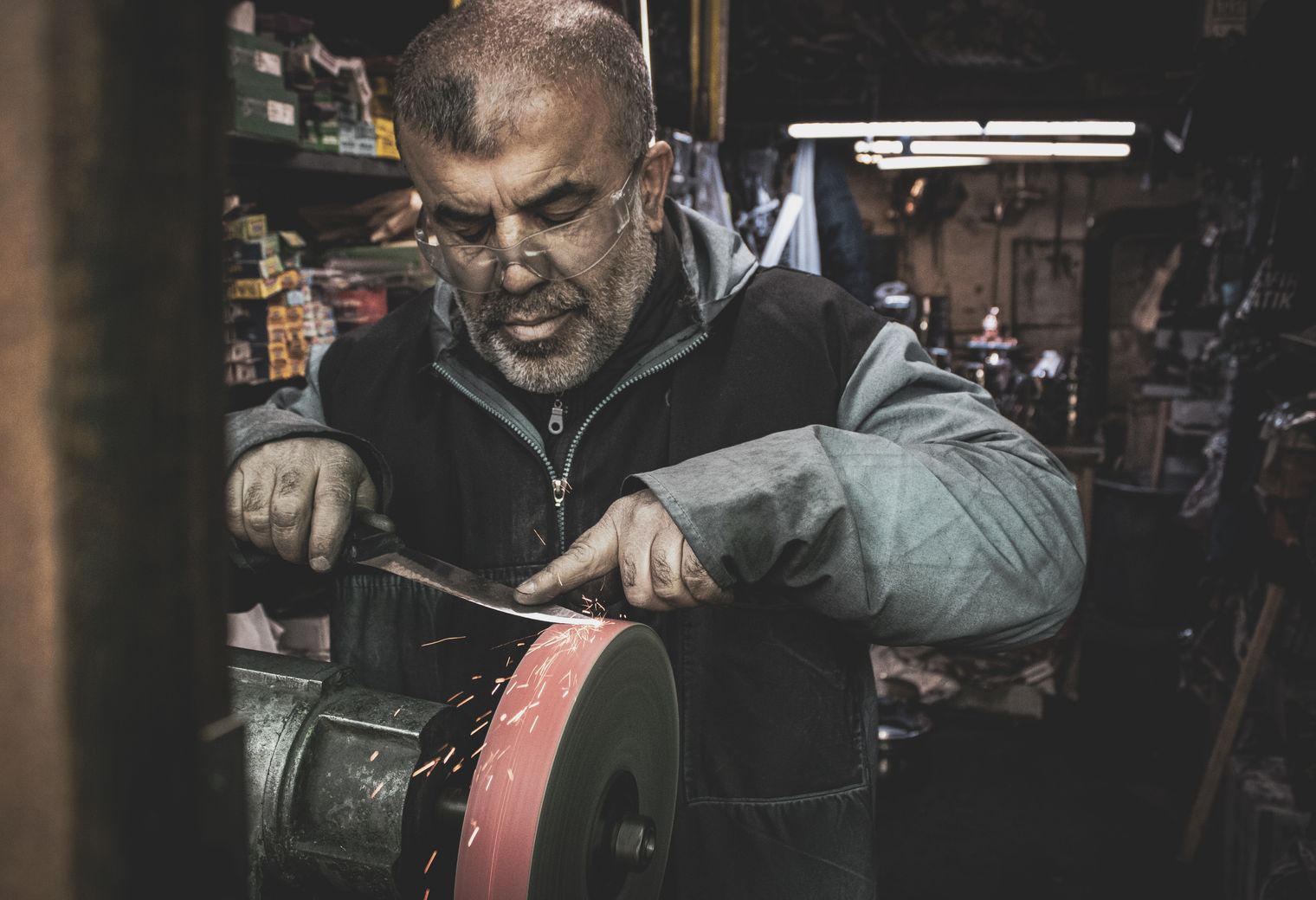 Croy — professional packers wrapping and boxing belongings