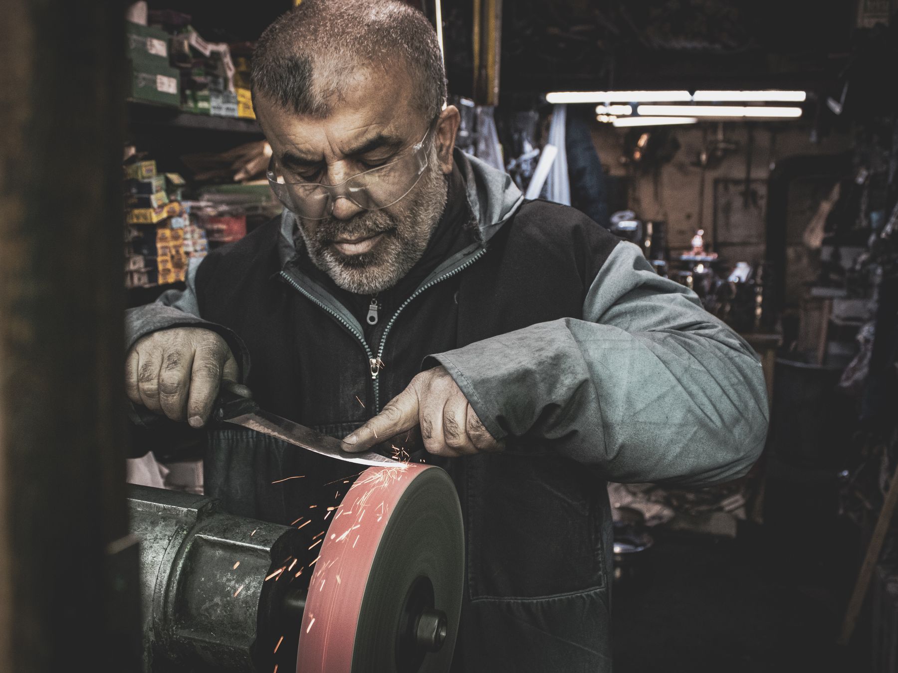 Frizington — professional packers wrapping and boxing belongings