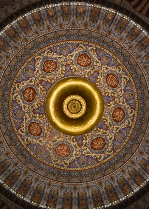 Free Detailed view of an ornate mosque dome in Edirne, Türkiye showcasing Islamic geometric patterns and calligraphy. Stock Photo