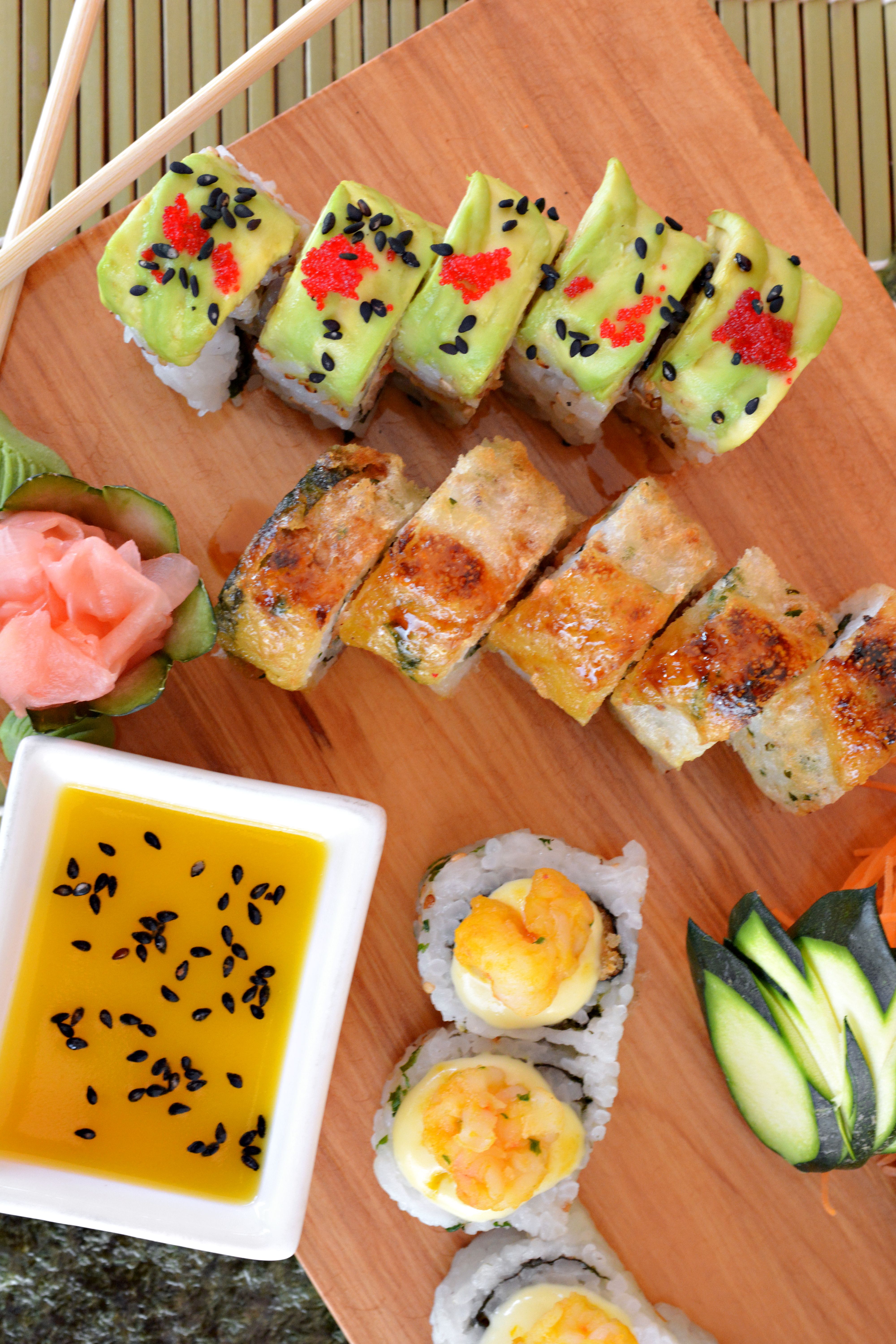 đĩa sushi đa dạng tại quán sushi ngon TP.HCM