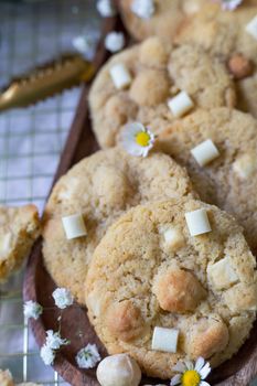 White Chocolate Macadamia Nut White Chocolate Macadamia Nut Thins Crispy Bars — kidney-friendly food