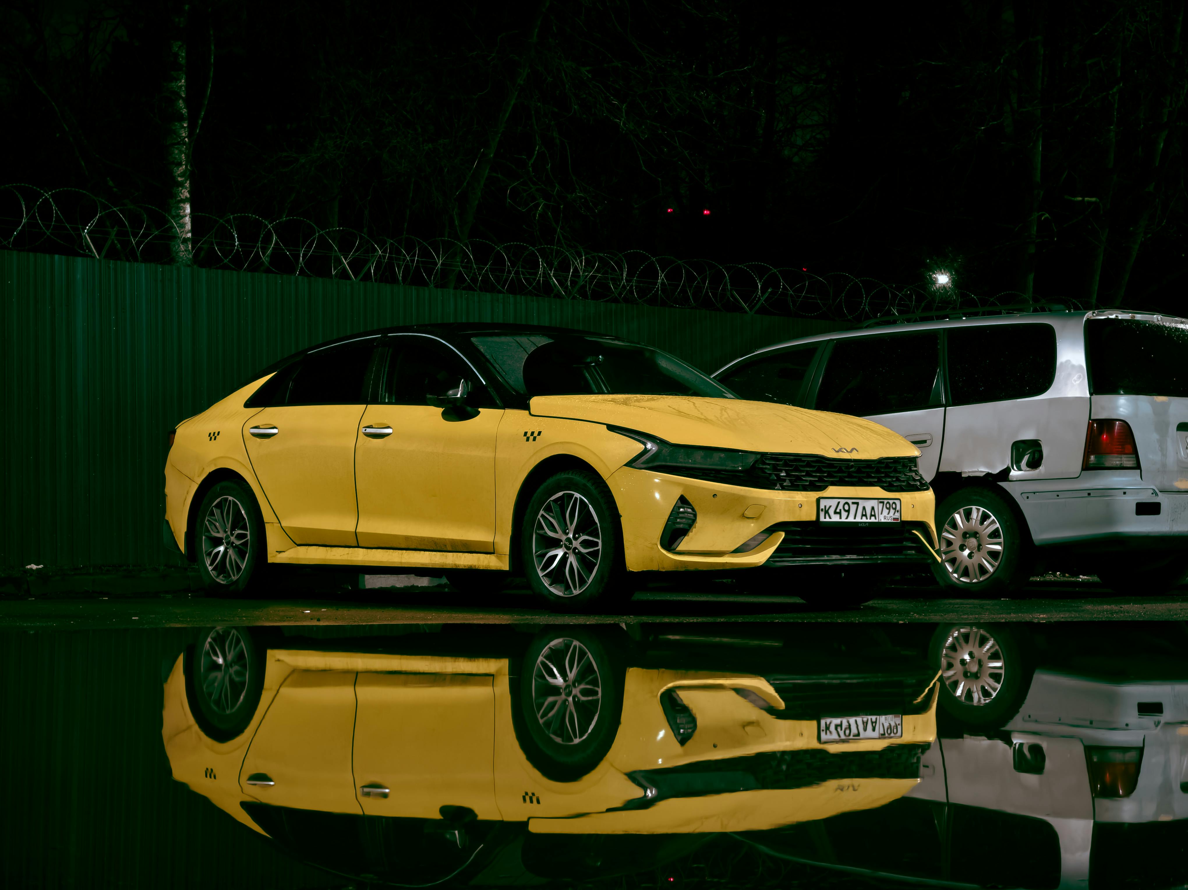 Best Online Car-Buying Sites Of 2026 — Photo by Vlad Nazarov on Pexels