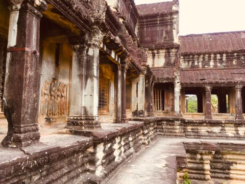 Free Detailed view of Angkor Wat temple's ancient stone walls in Siem Reap, Cambodia. Stock Photo