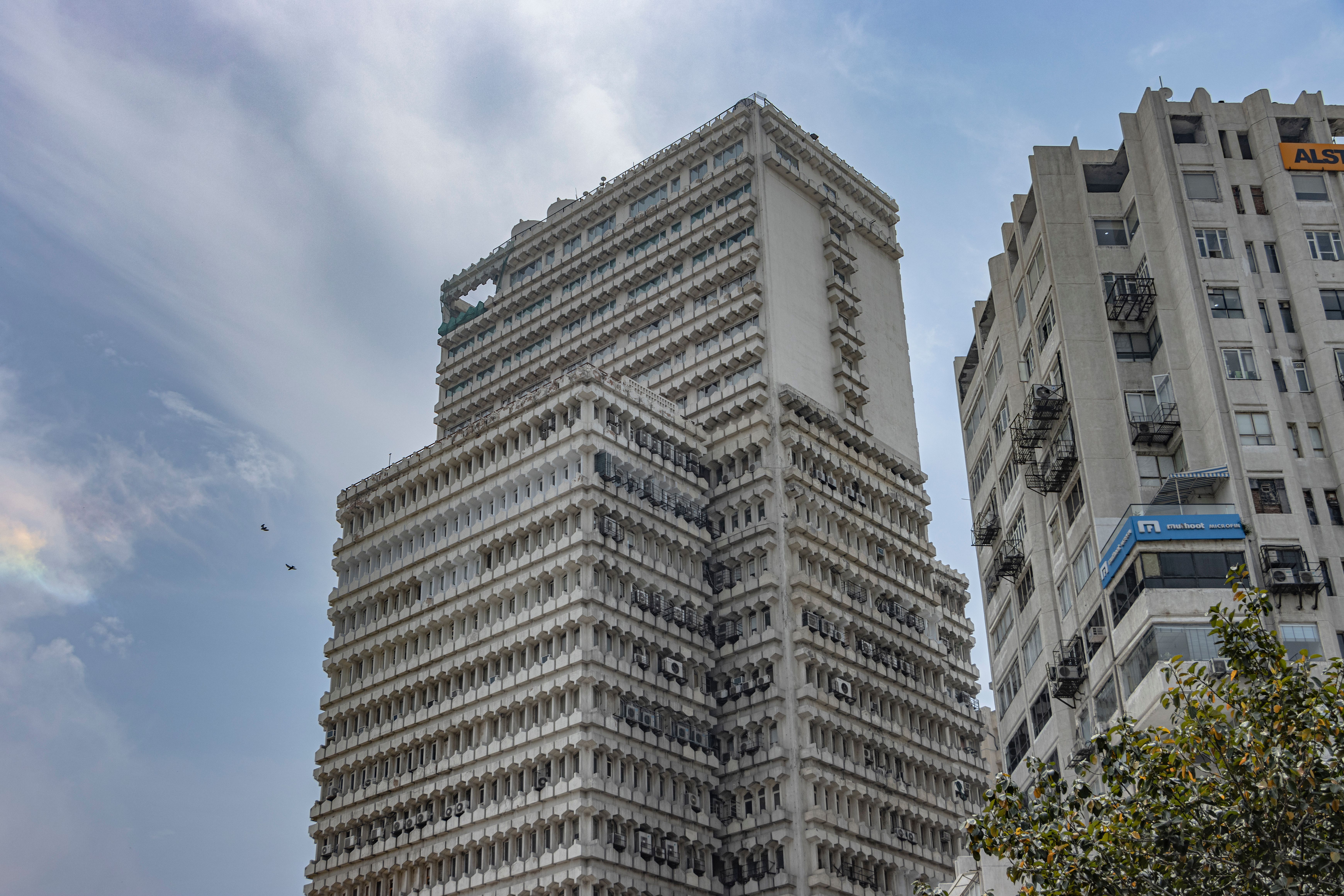 Economia da Saúde: O Custo Oculto das Enxaquecas no Cenário de Selic a 14,25%