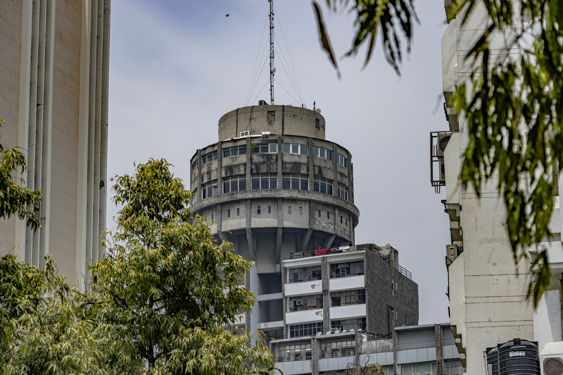 Rooftop Mornings in Paharganj: Views Before the Crowds