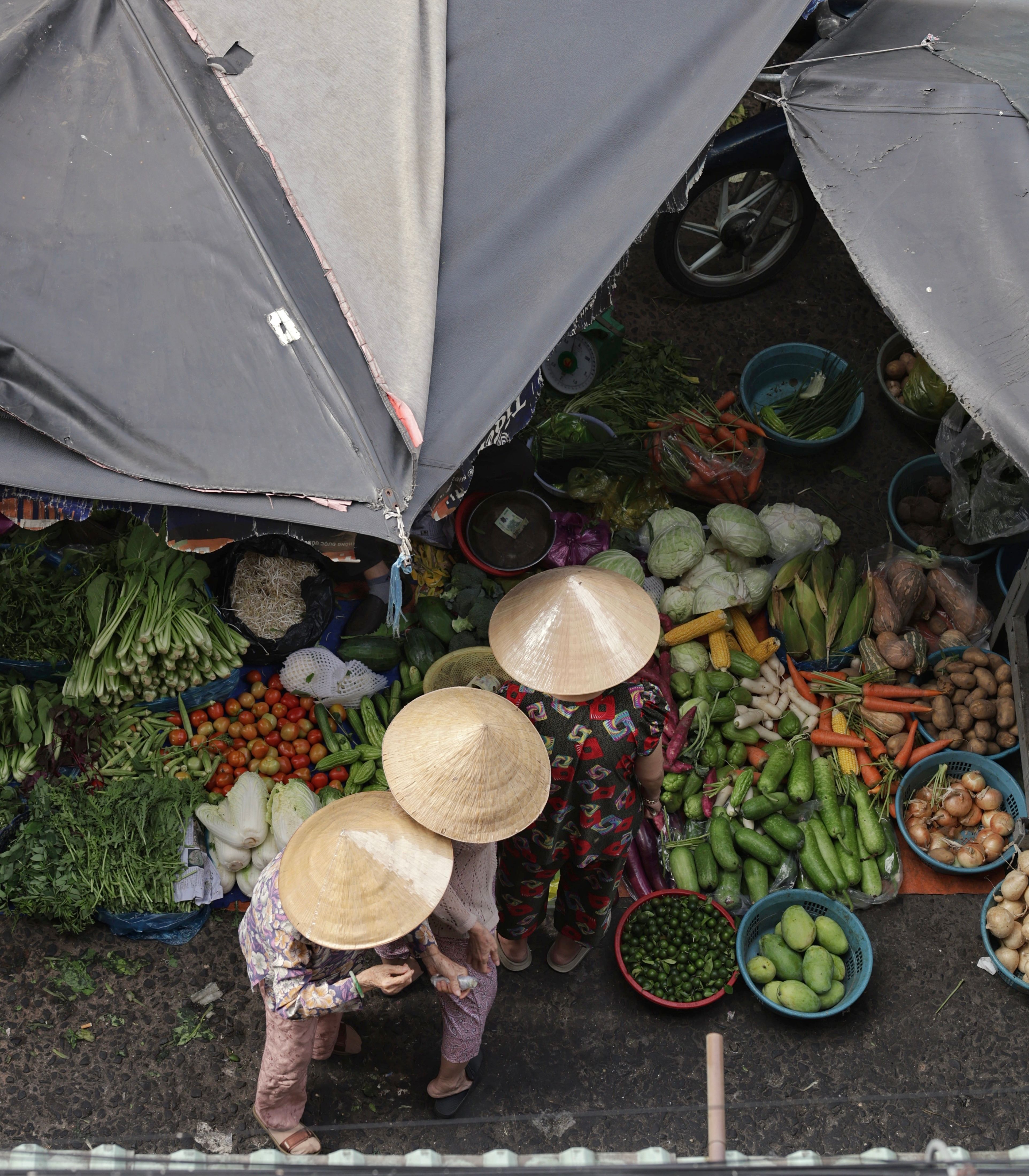 Aerial View of Vibrant Asian Market Scene · Free Stock Photo